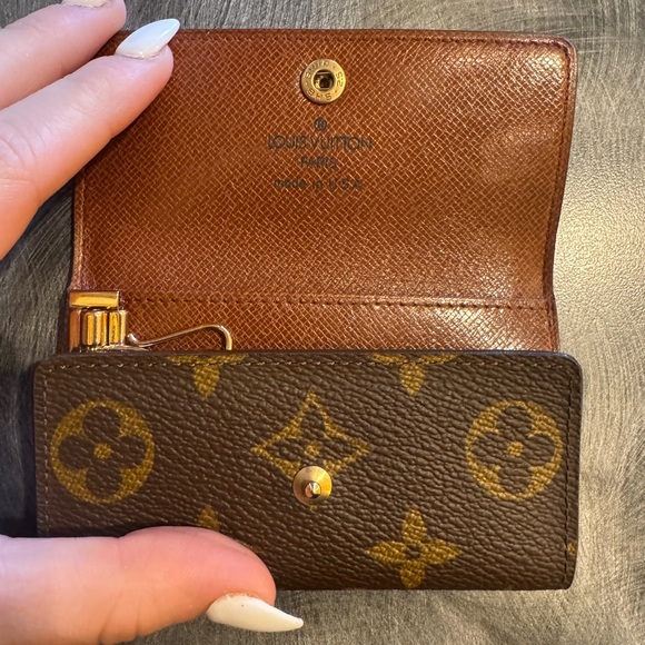 Louis Vuitton Tan Leather Key Holder with Gold Accents - Picture 3 of 5